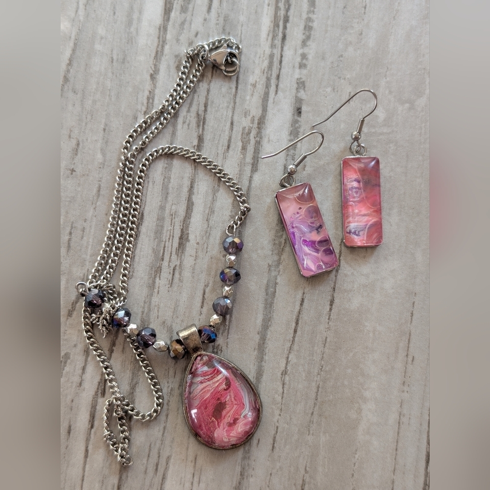 Handcrafted pink and purple teardrop fluid art pendant With Matching Earrings